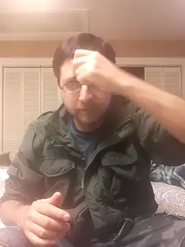 Snapshot of Gearsuit chatting on 12.05.25 Gearsuit online show from 12.05.25