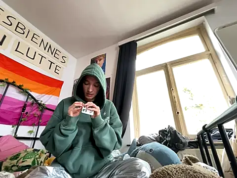 Snapshot of Styxlust chatting on 10.03.25 Styxlust online show from 10.03.25