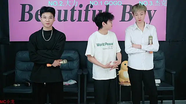 Snapshot of BeautifulBoys-888 chatting on 10.27.25 BeautifulBoys-888 online show from 10.27.25