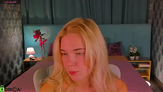 Aurora Bennet online show from 09.22.25