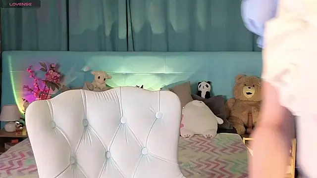 Aurora Bennet online show from 11.10.25