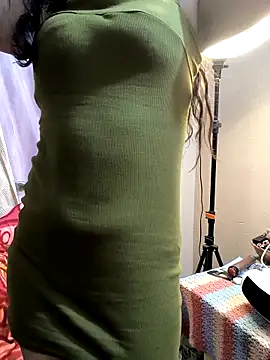 Snapshot of queenbuggi chatting on 12.05.25 queenbuggi online show from 12.05.25