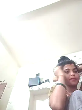 Snapshot of Rachna_Love chatting on 10.13.25 Rachna Love online show from 10.13.25