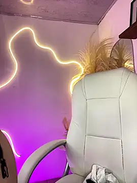 Snapshot of Zoe_Serrat chatting on 09.19.25 Zoe Serrat online show from 09.19.25