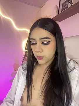 Snapshot of Zoe_Serrat chatting on 10.02.25 Zoe Serrat online show from 10.02.25