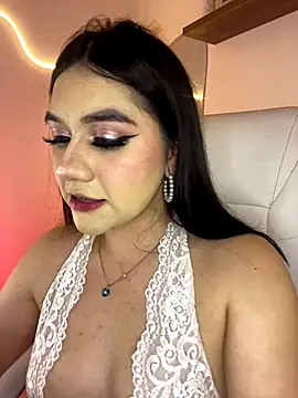 Snapshot of Zoe_Serrat chatting on 10.18.25 Zoe Serrat online show from 10.18.25