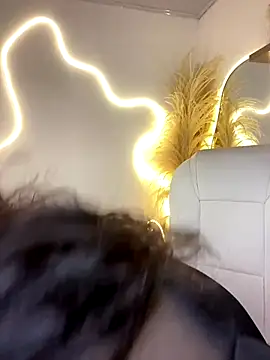 Snapshot of Zoe_Serrat chatting on 10.22.25 Zoe Serrat online show from 10.22.25