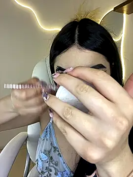 Snapshot of Zoe_Serrat chatting on 10.25.25 Zoe Serrat online show from 10.25.25