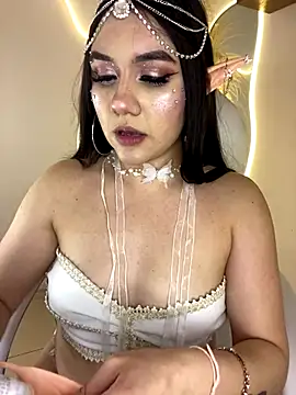 Snapshot of Zoe_Serrat chatting on 10.31.25 Zoe Serrat online show from 10.31.25