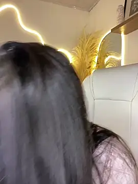 Snapshot of Zoe_Serrat chatting on 11.26.25 Zoe Serrat online show from 11.26.25