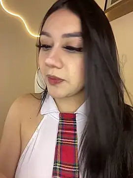 Snapshot of Zoe_Serrat chatting on 12.14.25 Zoe Serrat online show from 12.14.25