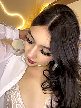 Snapshot of Zoe_Serrat chatting on 12.15.25 Zoe Serrat online show from 12.15.25