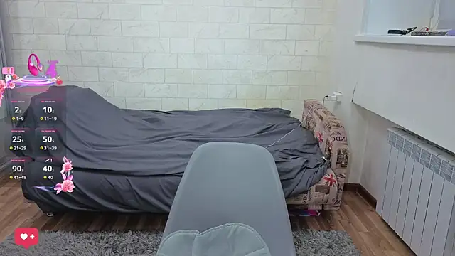 Snapshot of AlisaWyn chatting on 10.20.25 AlisaWyn online show from 10.20.25