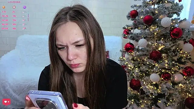 Snapshot of AlisaWyn chatting on 12.16.25 AlisaWyn online show from 12.16.25