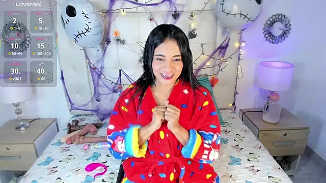 Snapshot of sara_coor chatting on 10.27.25 sara coor online show from 10.27.25