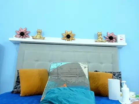 monalind220 online show from 10.09.25