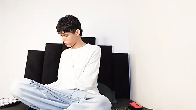 alexmark  online show from 10.21.25