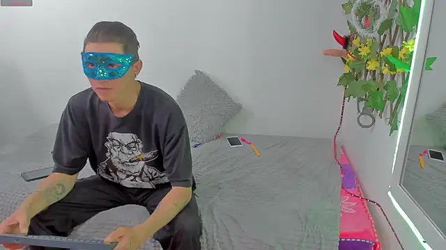 COUPLE25 33 online show from 11.28.25