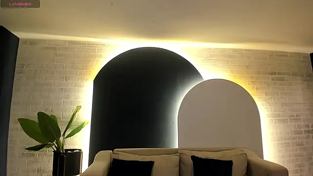 LeahNovac online show from 09.29.25