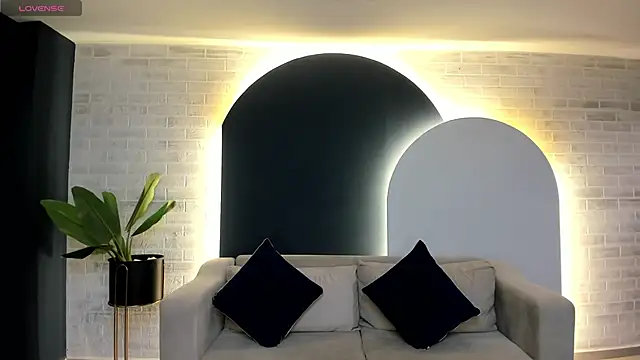 LeahNovac online show from 10.02.25