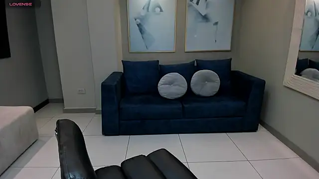 LeahNovac online show from 11.04.25