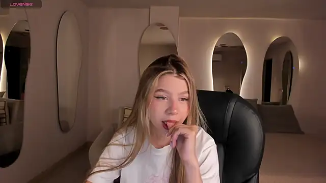 TiffannySins online show from 05.27.26