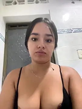 Snapshot of Luciaparker03 chatting on 11.22.25 Luciaparker03 online show from 11.22.25