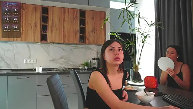 Anny Molly online show from 11.21.25