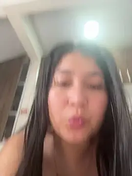 Snapshot of evelyn_1702 chatting on 10.10.25 evelyn 1702 online show from 10.10.25