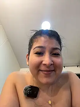 Snapshot of evelyn_1702 chatting on 02.16.26 evelyn 1702 online show from 02.16.26