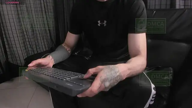 Snapshot of Mr_Klein_69 chatting on 11.12.25 Mr Klein 69 online show from 11.12.25