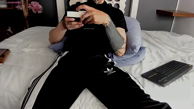 Snapshot of Mr_Klein_69 chatting on 12.14.25 Mr Klein 69 online show from 12.14.25