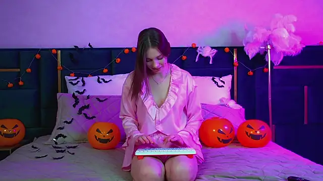 VeronicaVances online show from 10.22.25