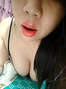 Snapshot of Julyy08 chatting on 11.16.25 Julyy08 online show from 11.16.25