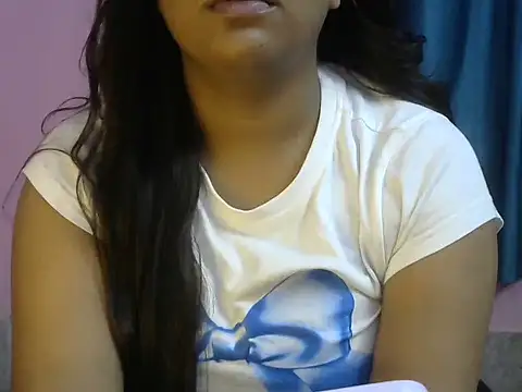 Snapshot of Queenxxx98 chatting on 10.15.25 Queenxxx98 online show from 10.15.25