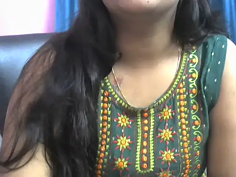 Snapshot of Queenxxx98 chatting on 10.19.25 Queenxxx98 online show from 10.19.25