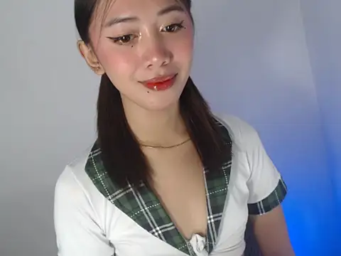 lovely kiannaHugecock online show from 09.29.25