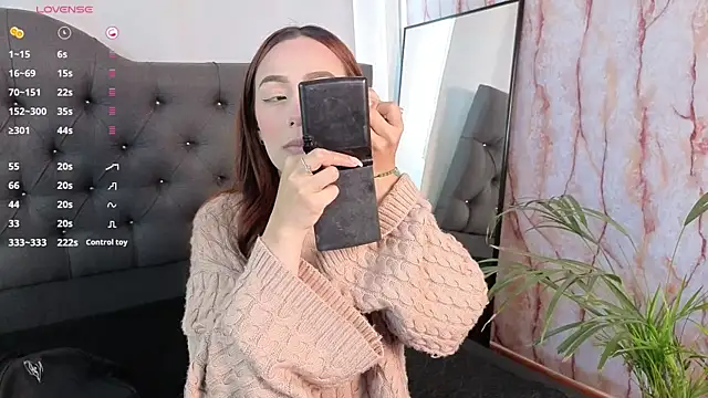 Snapshot of nikolevoshkie_ chatting on 11.28.25 nikolevoshkie online show from 11.28.25