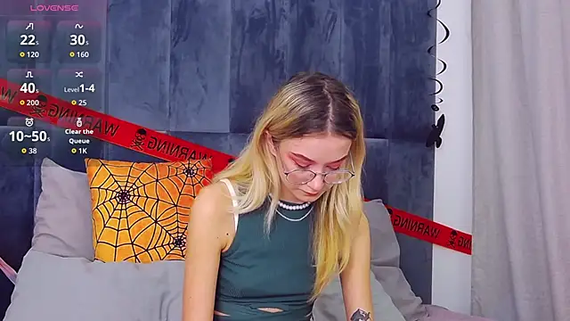 MaeLili online show from 10.30.25