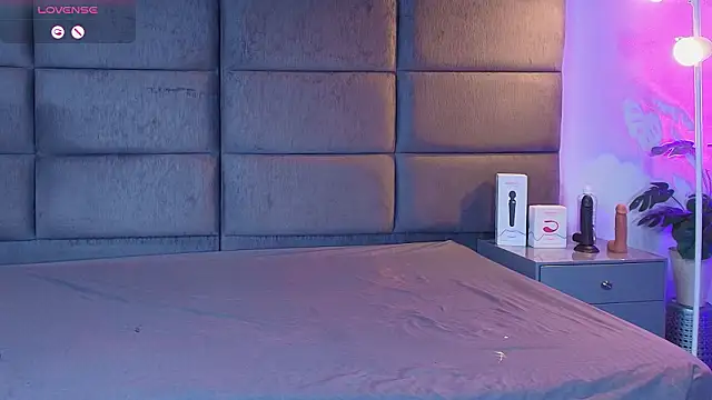 Snapshot of Slenna_Moon chatting on 02.26.26 Slenna Moon online show from 02.26.26