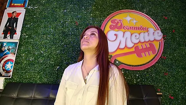 Snapshot of Skylar__Desire chatting on 09.29.25 Skylar Desire online show from 09.29.25