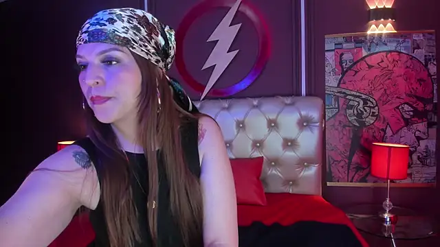 Snapshot of Skylar__Desire chatting on 09.30.25 Skylar Desire online show from 09.30.25