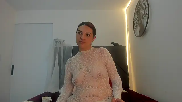 Snapshot of Skylar__Desire chatting on 10.10.25 Skylar Desire online show from 10.10.25