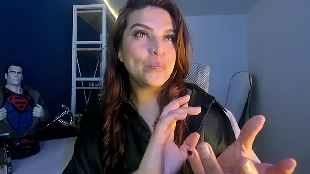 Snapshot of Skylar__Desire chatting on 10.18.25 Skylar Desire online show from 10.18.25