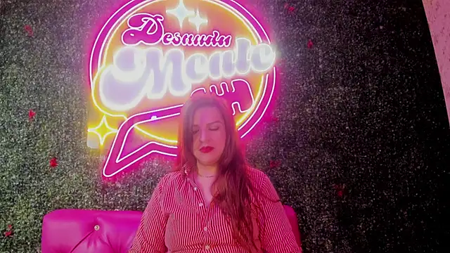 Snapshot of Skylar__Desire chatting on 10.20.25 Skylar Desire online show from 10.20.25