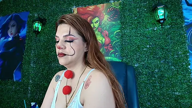 Snapshot of Skylar__Desire chatting on 10.24.25 Skylar Desire online show from 10.24.25