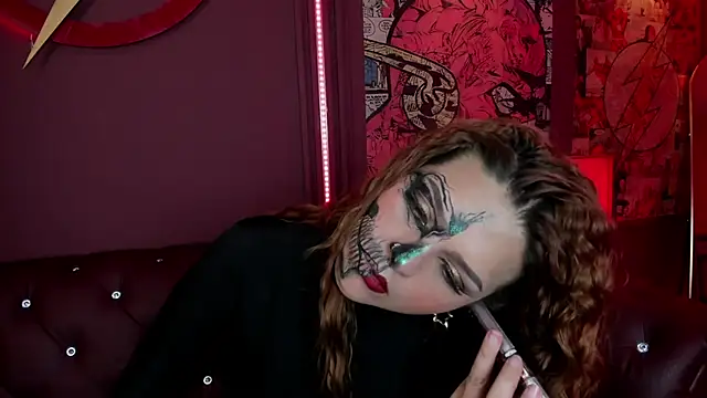 Snapshot of Skylar__Desire chatting on 10.29.25 Skylar Desire online show from 10.29.25