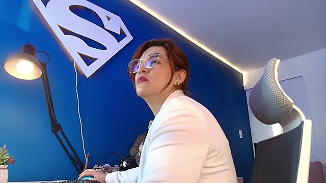 Snapshot of Skylar__Desire chatting on 11.04.25 Skylar Desire online show from 11.04.25