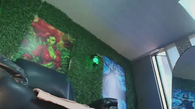 Snapshot of Skylar__Desire chatting on 11.10.25 Skylar Desire online show from 11.10.25