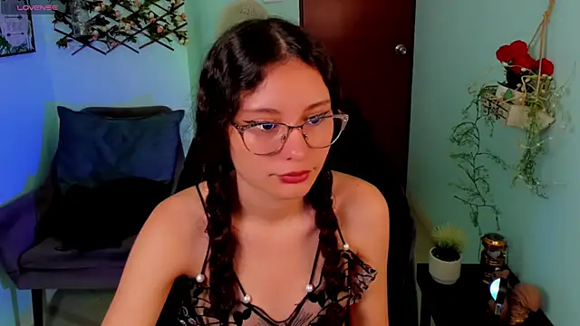 Krysten Riter online show from 11.10.25